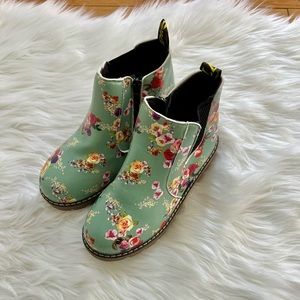 💕Size 34 (approx 1.5 in US) super cute brand new floral boots!